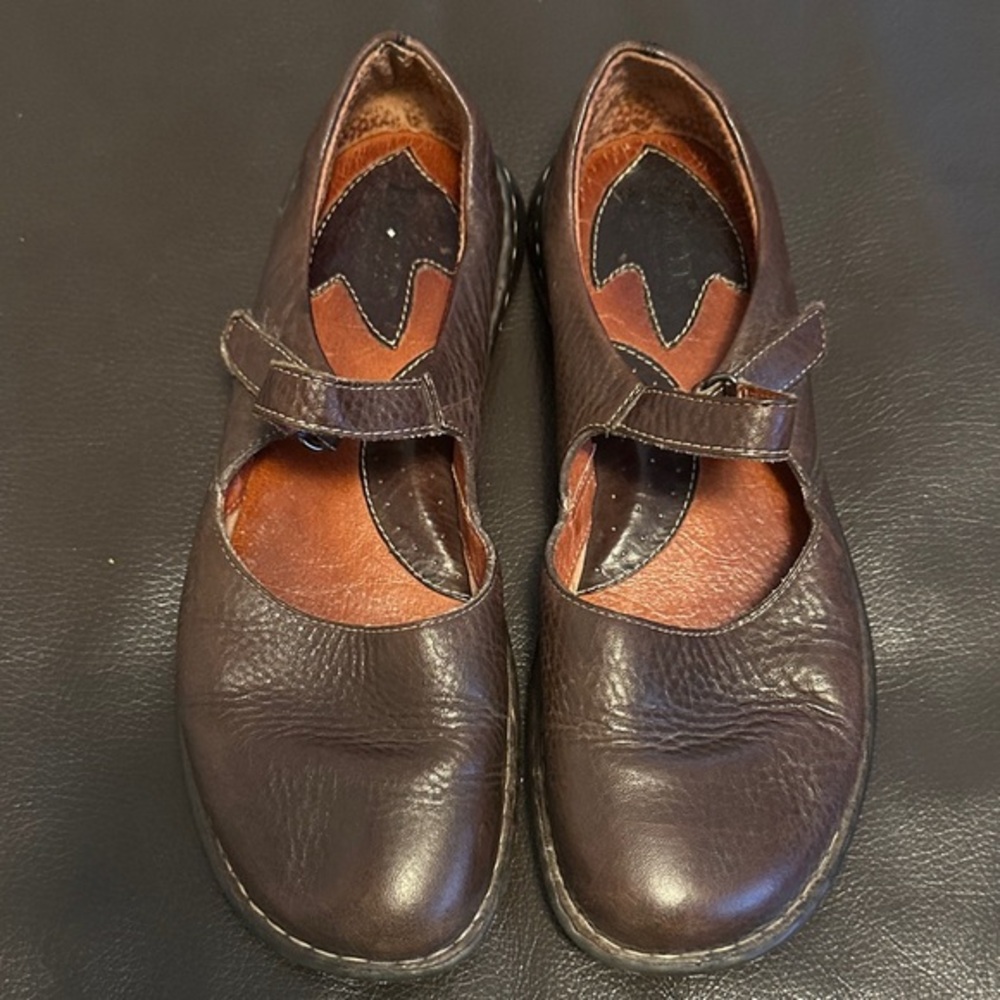 Born Leather Mary Jane Wide Toebox Shoe GUC 10